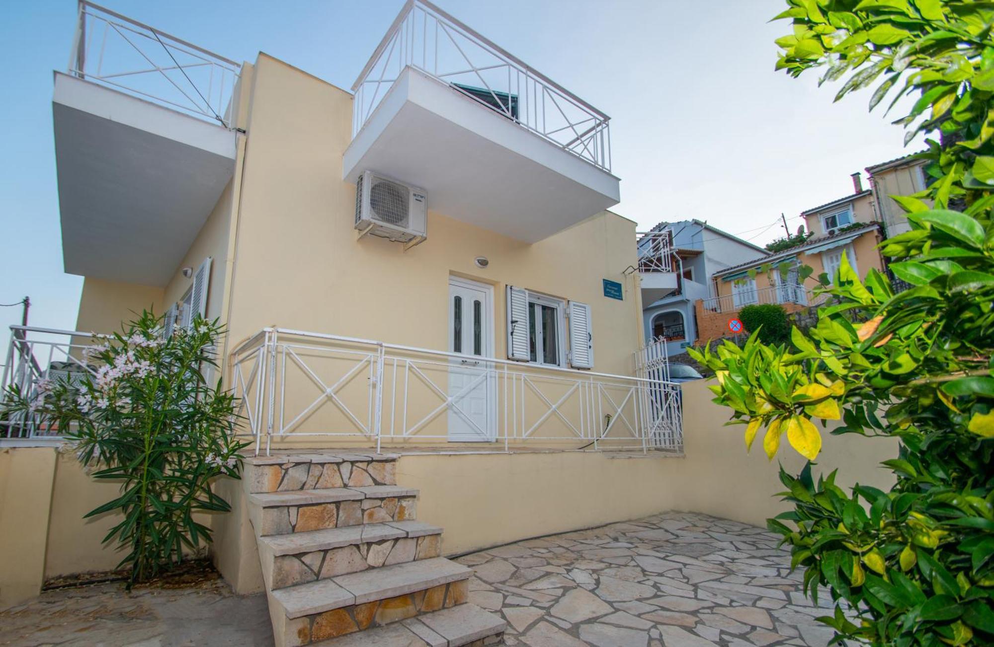 Апартаменты Coconut Tree House With Port View Закинтос Экстерьер фото